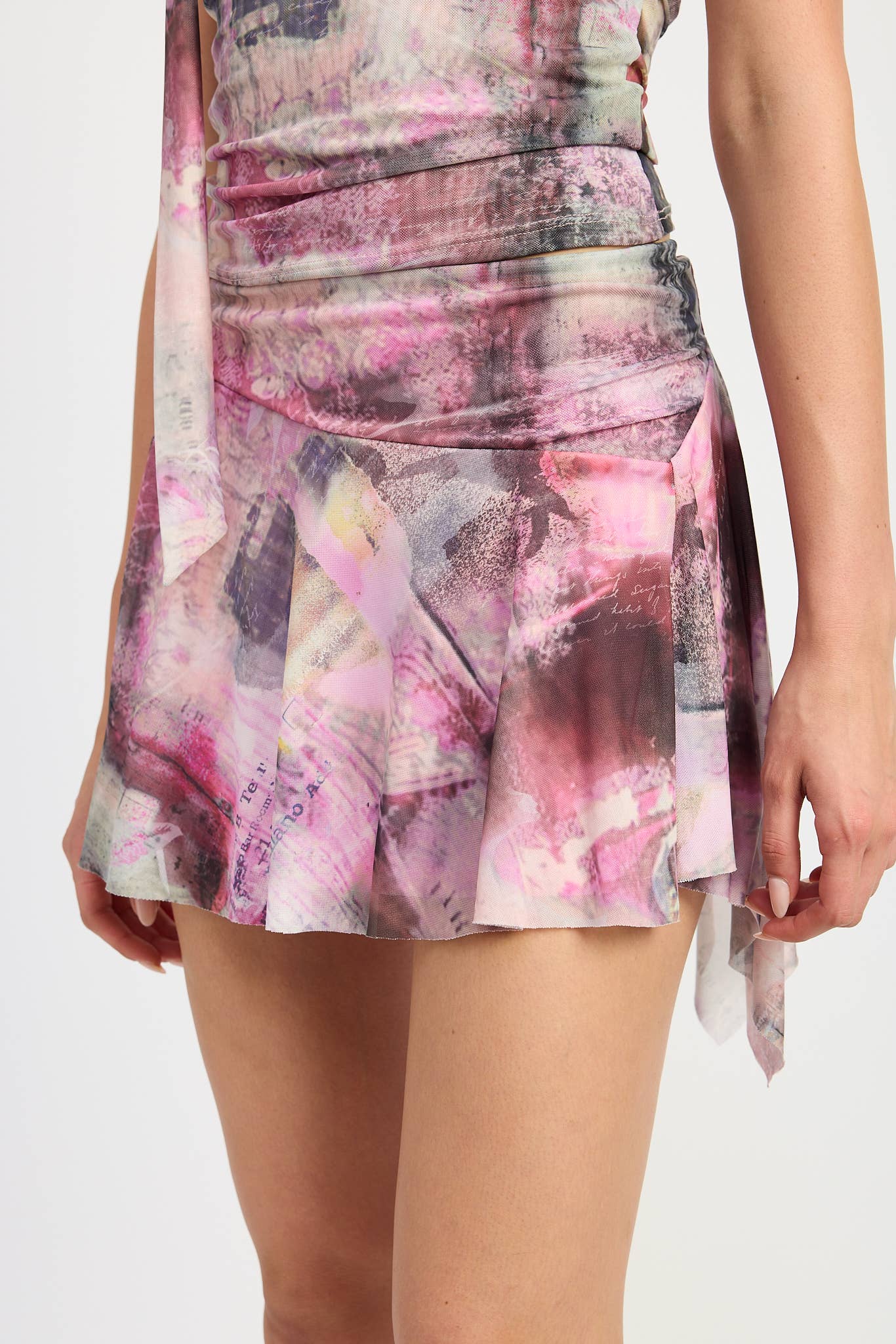 Emory Park - ASYMMETRICAL SHARKBITE HEM MINI SKIRT