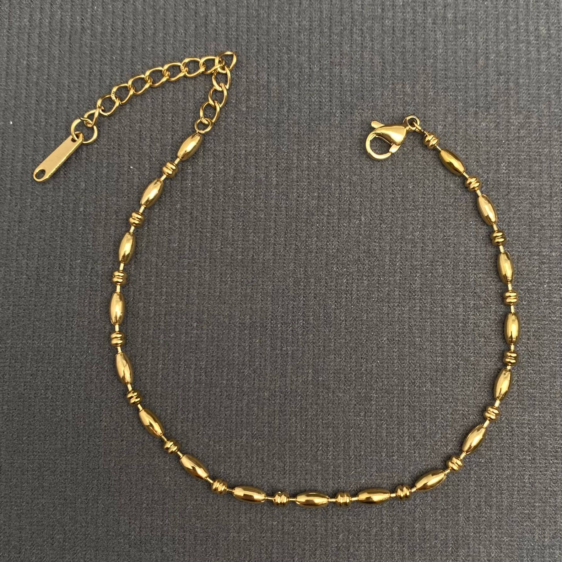 Mio Queena - Glossy 18K Gold Plated Stainless Steel chain  Bracelet