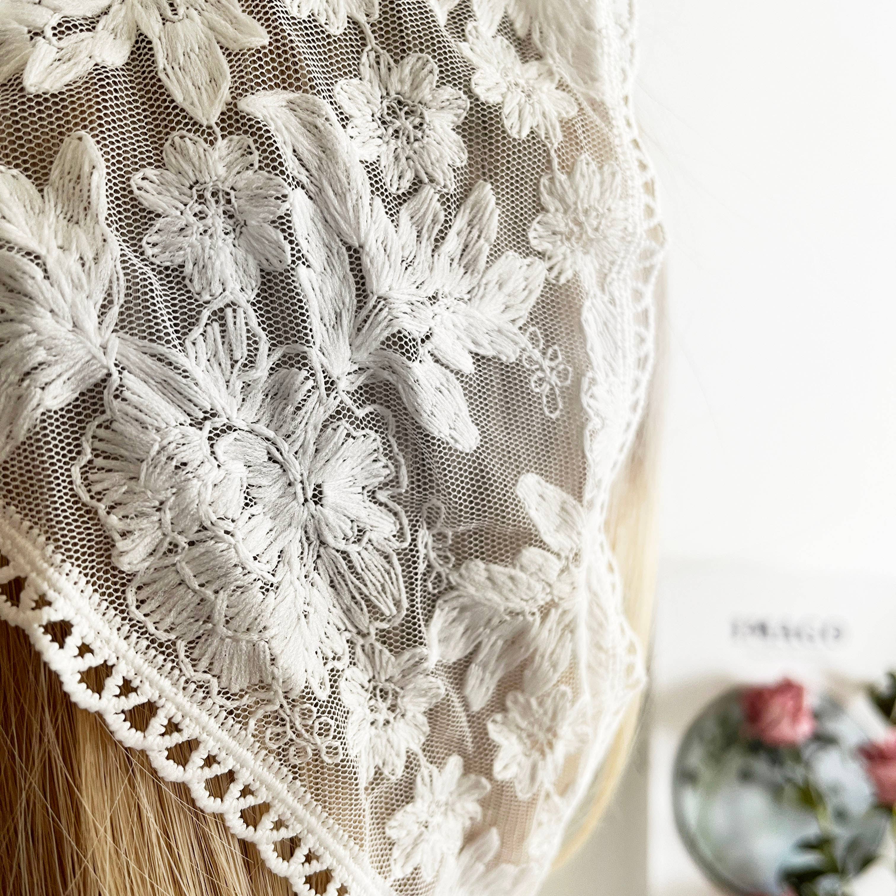 SoapElenGlen - Retro Lace Floral Head Scarf,Flower Triangular Scarf