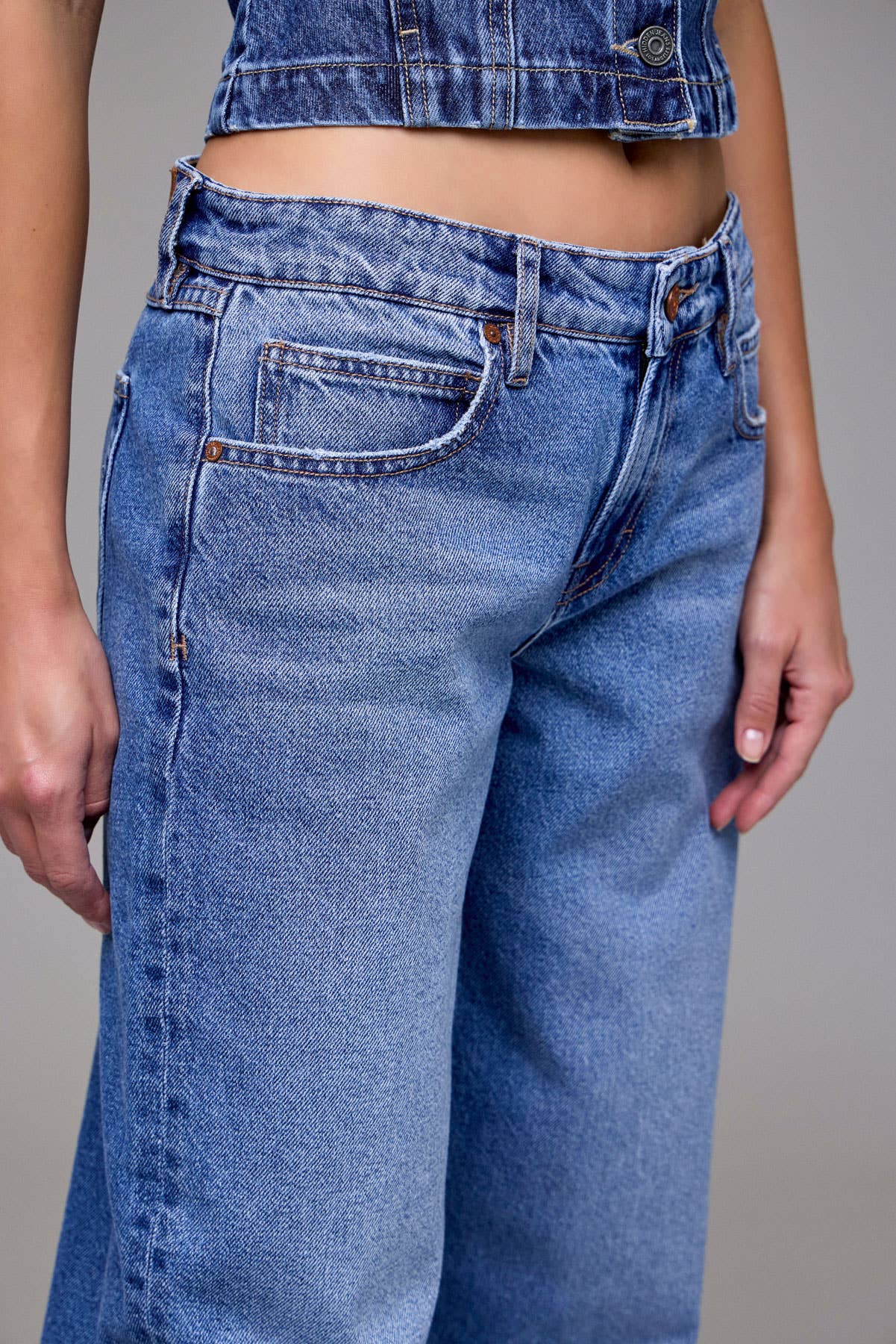 Hidden Jeans - Medium Wash Classic Clean Low Slung Baggy