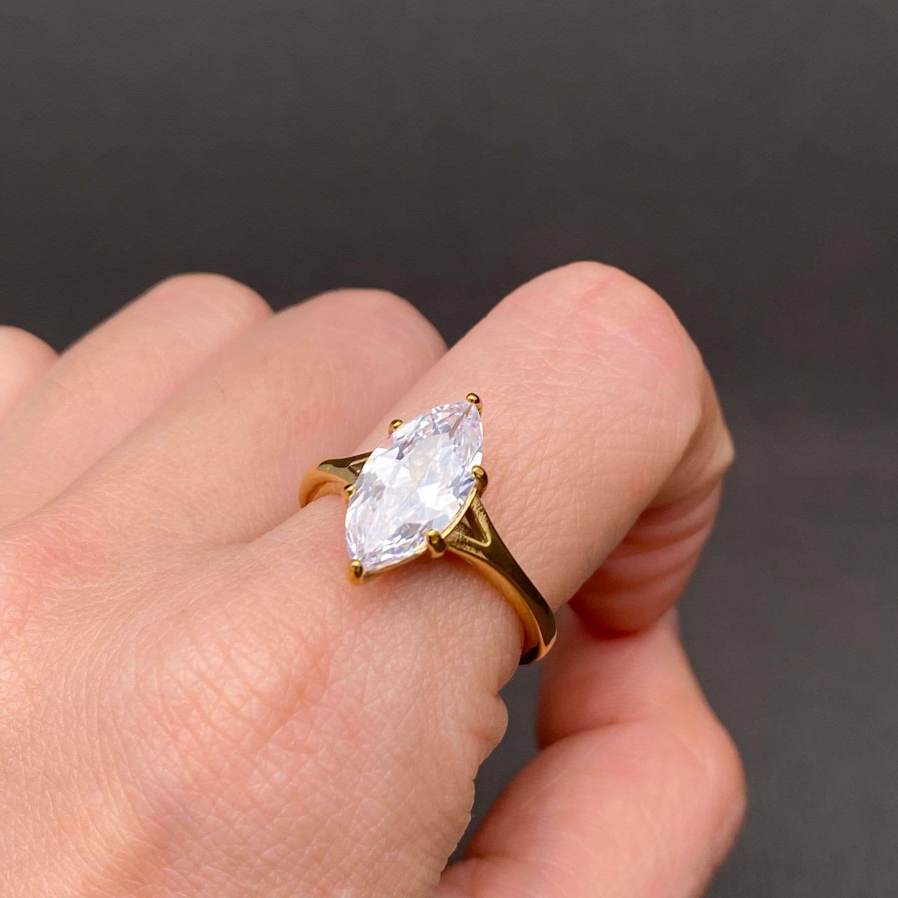 Mio Queena - Horse Eye Zircon 18K Gold Plated Stainless Steel Ring - FGS