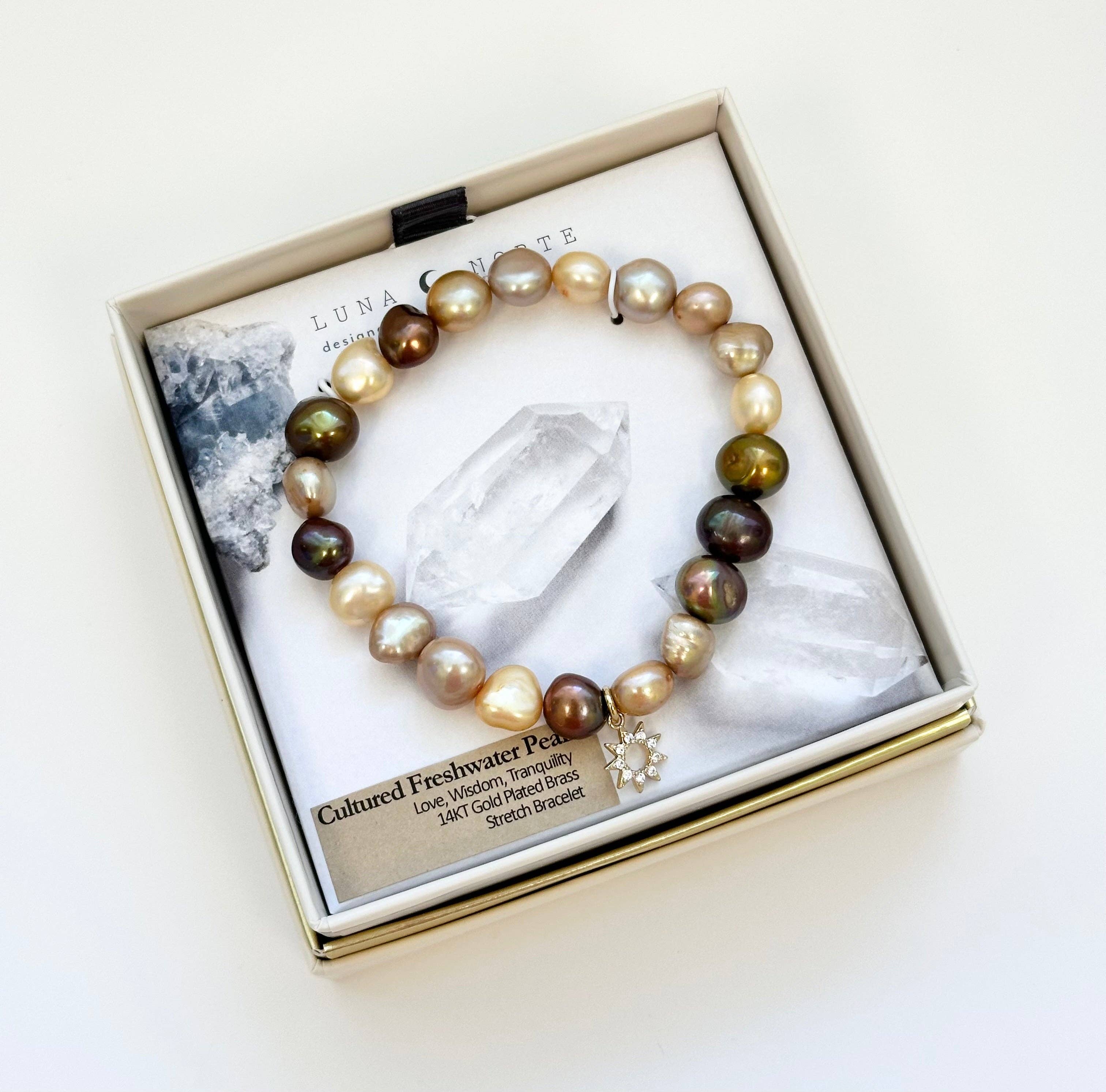 Luna Norte - Sunny Shores Charm Stretch Bracelet- Cultured Freshwater Pearl