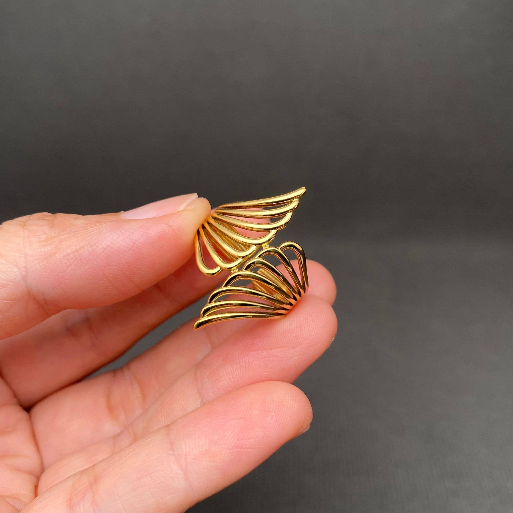 Mio Queena - Hollowed Wings 18K Gold Plated Stainless Steel Ring - FGS