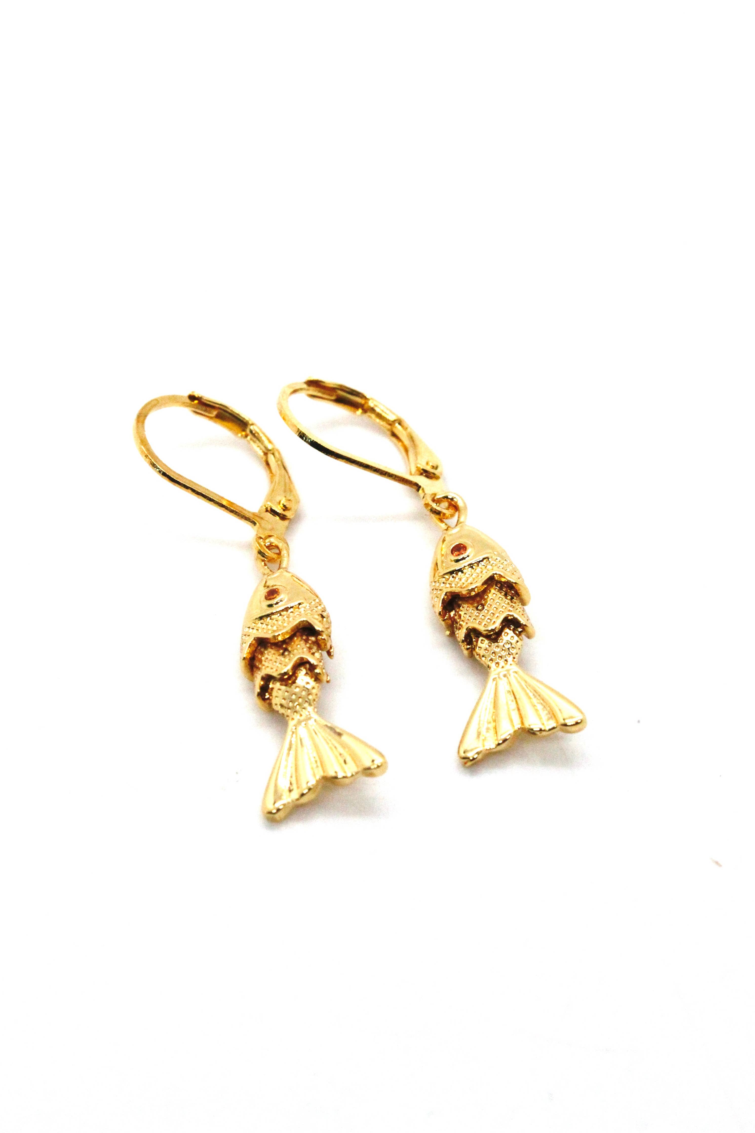 LIZOU - Small Articulated Gold Fish Earrings