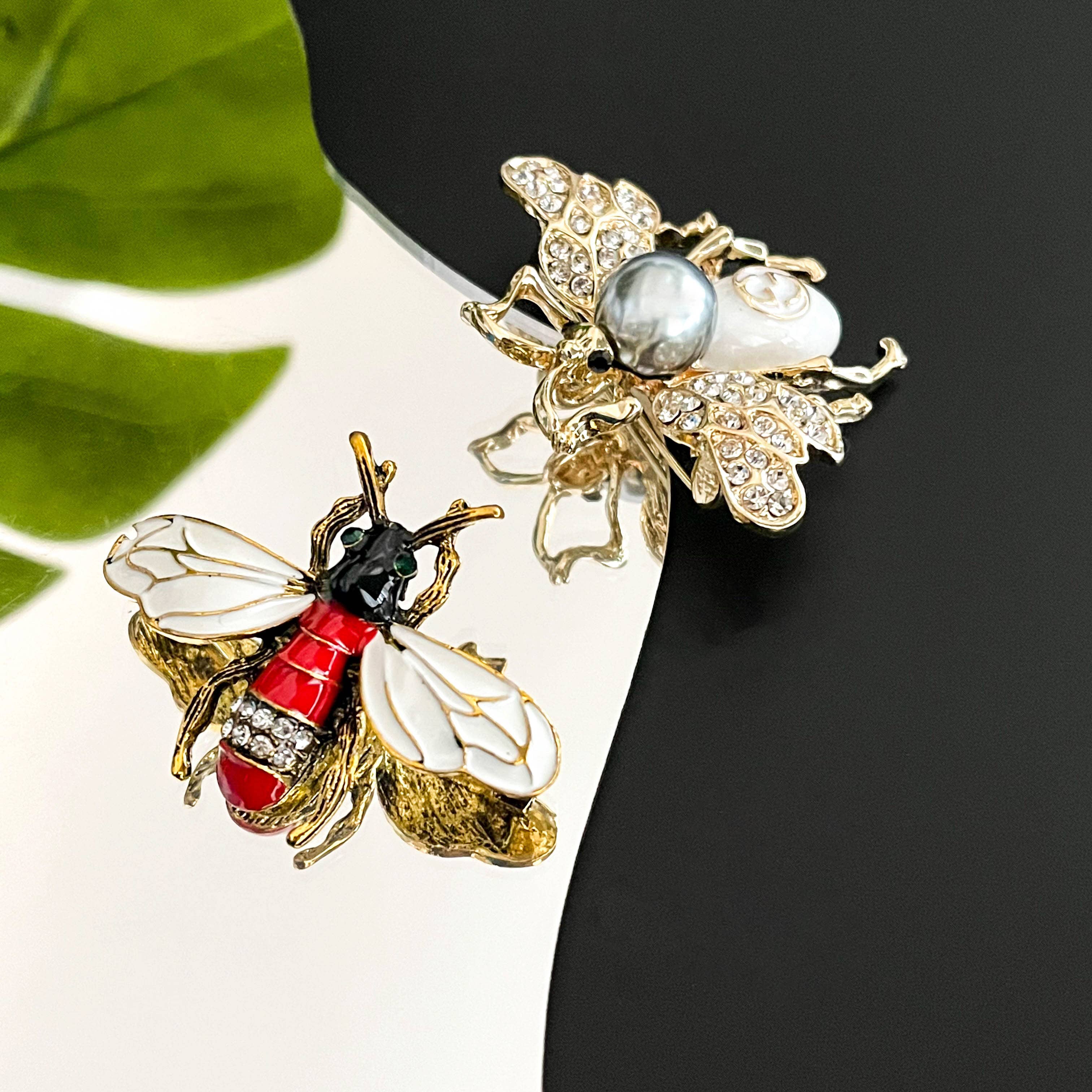 SoapElenGlen - Elegant Rhinestone Bee Brooch, Luxury Insect Lapel Pin