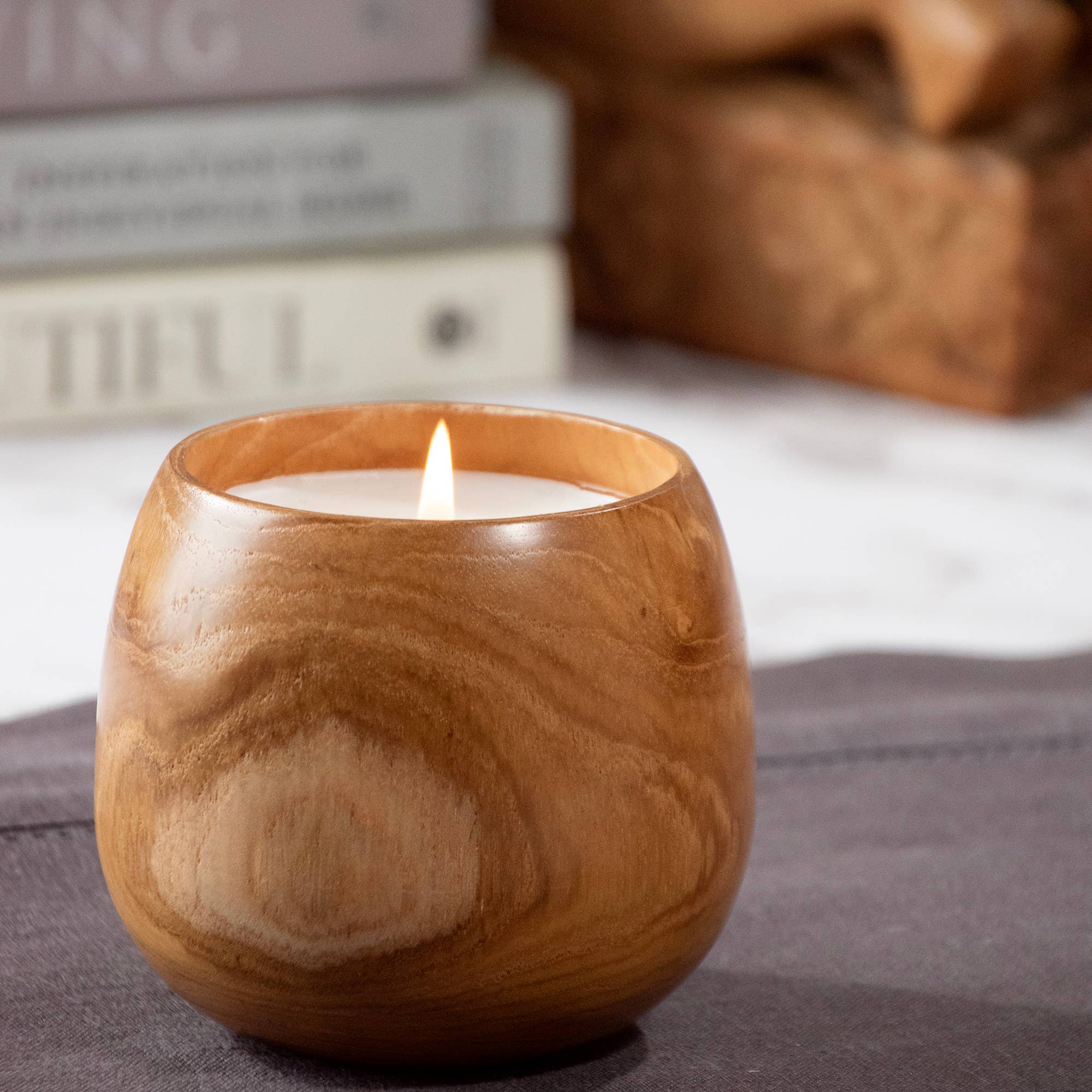 Andaluca teakwood candle