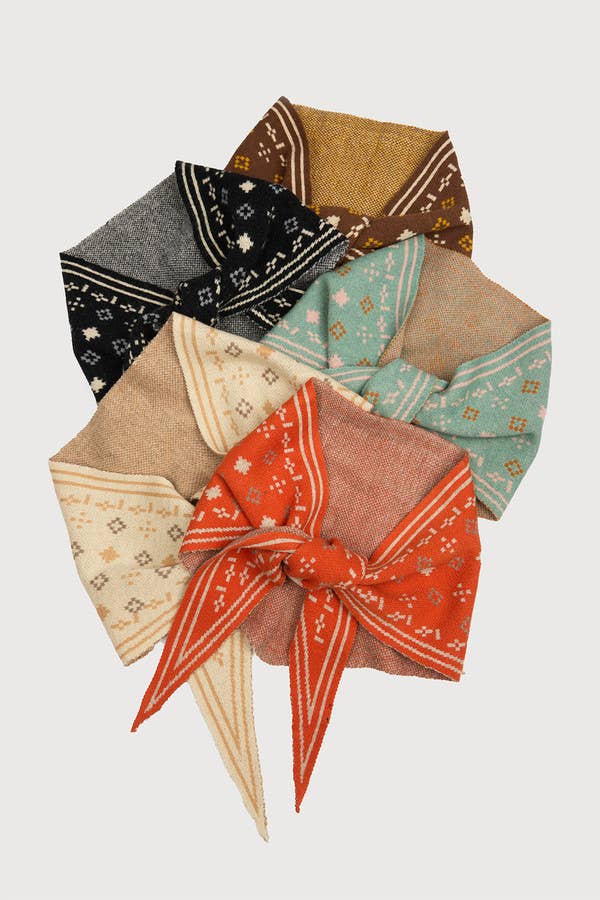 SAACHI - Foulard Knit Triangle Scarf