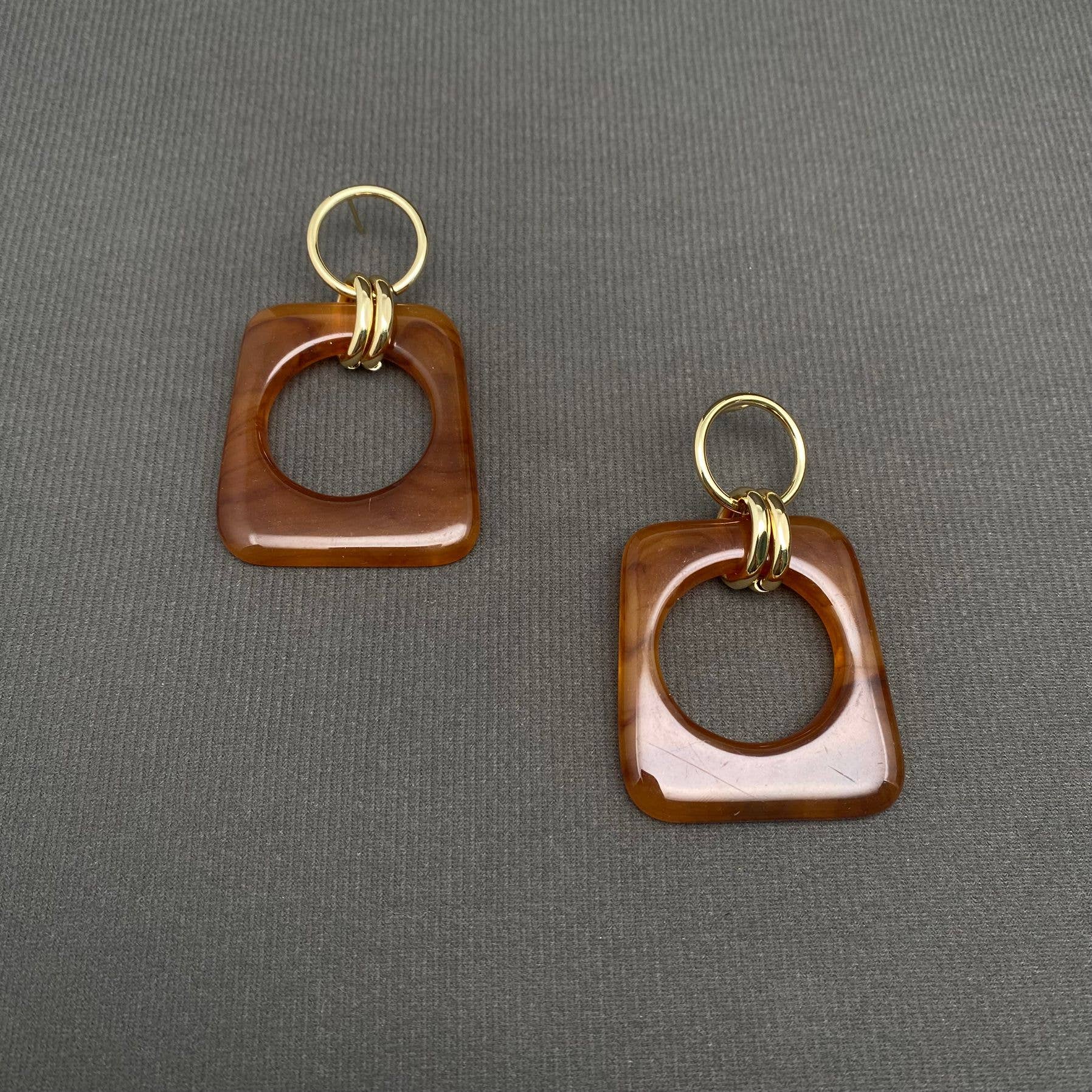 Mio Queena - Hollow Acetate Geometric Shape Earrings