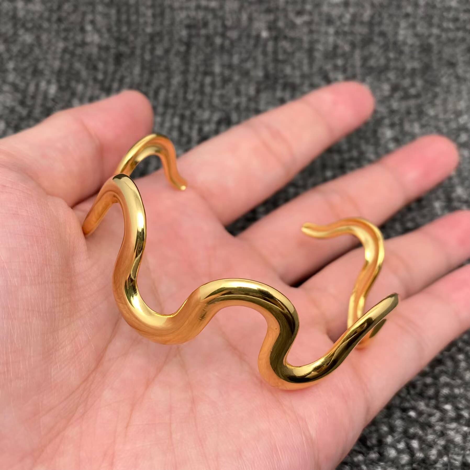 Mio Queena - 18K Gold Plated Stainless Steel Geometric Wave Cuff - FGS
