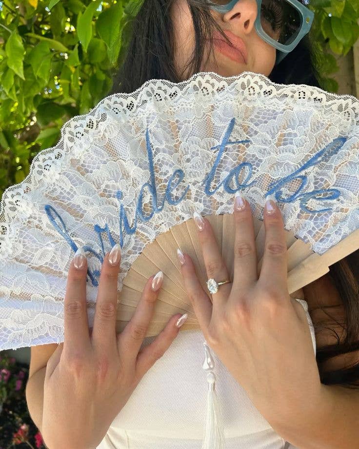xo, Fetti - White Lace Bride to Be Folding Fan | Bridal Accessory