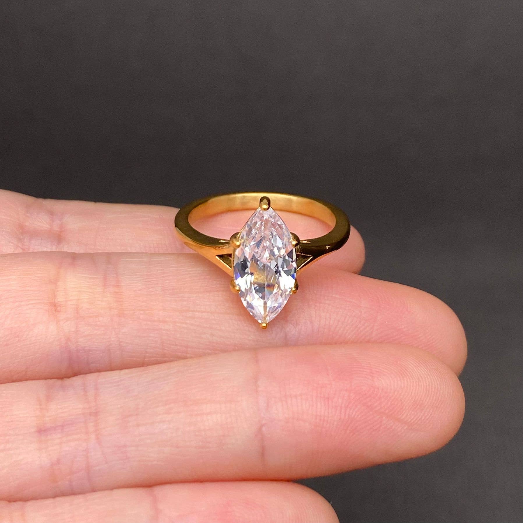 Mio Queena - Horse Eye Zircon 18K Gold Plated Stainless Steel Ring - FGS