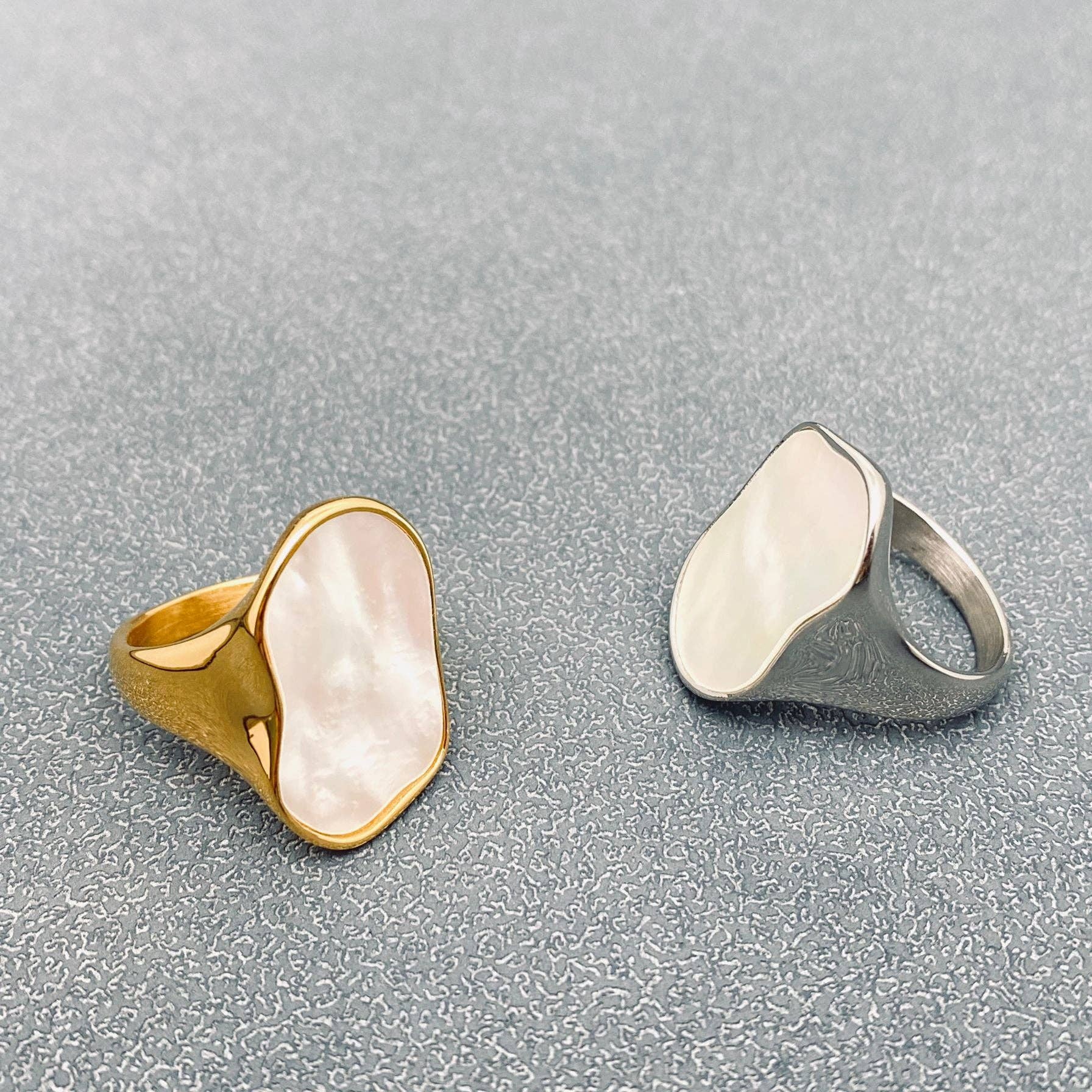 Mio Queena - Shell Geometric 18K Gold Plated Stainless Steel Ring - FGS